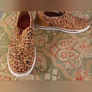 Twisted X Tan 8.5 8 1/2 loafers flats slip-on shoes